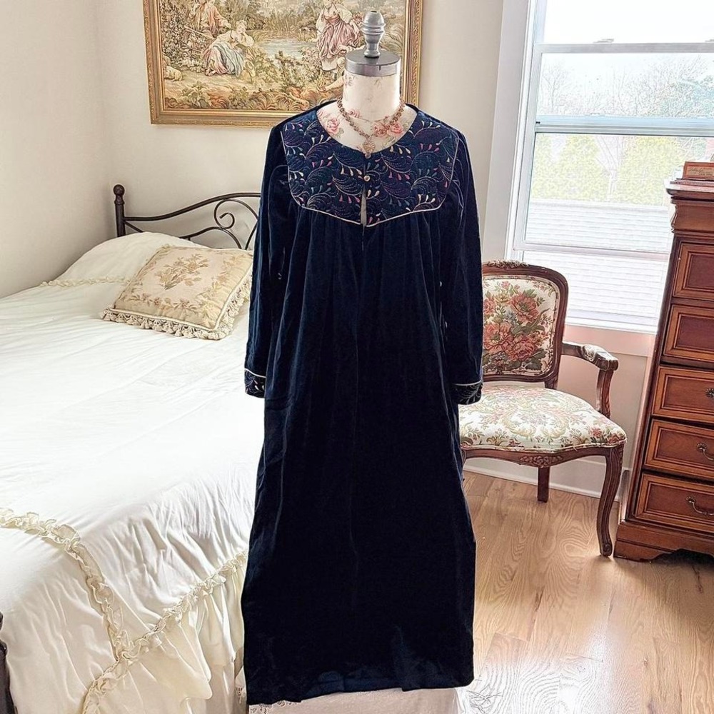 70s appel‎ blue velvet embroidered robe one size